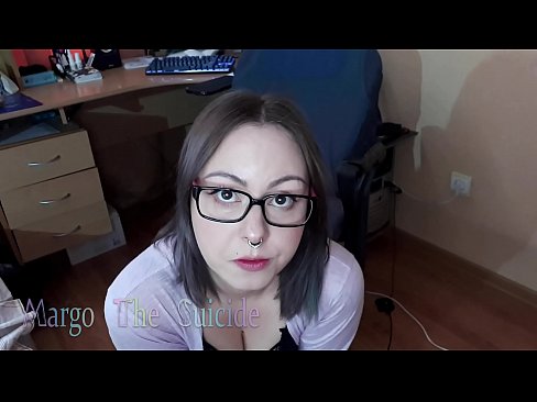 ❤️ Seksi dekle z očali globoko sesa dildo pred kamero ️ Pravi pornič pri nas