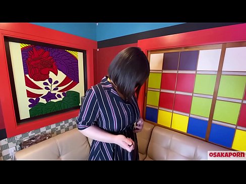 ❤️ Japonska lepotica z velikimi joški masturbira s seks igračkami in doživi orgazem. V intervjuju govori o svoji izkušnji s seksom. Ogromne joške in kosmata pička glasno stokajo. Osakaporn ️ Pravi pornič pri nas