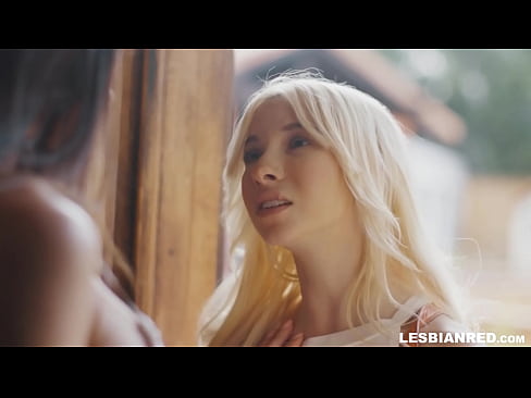 ❤️ Dekle pride domov čez nekaj mesecev in na koncu poje pičko svoje mačehe ️ Pravi pornič pri nas