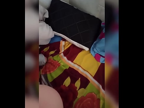 ❤️ Moja sostanovalka ostane sama doma, ker gre njen mož na počitnice, jaz pa izkoristim priložnost, da jo pofukam in ji napolnim rit z mlekom ️ Pravi pornič pri nas
